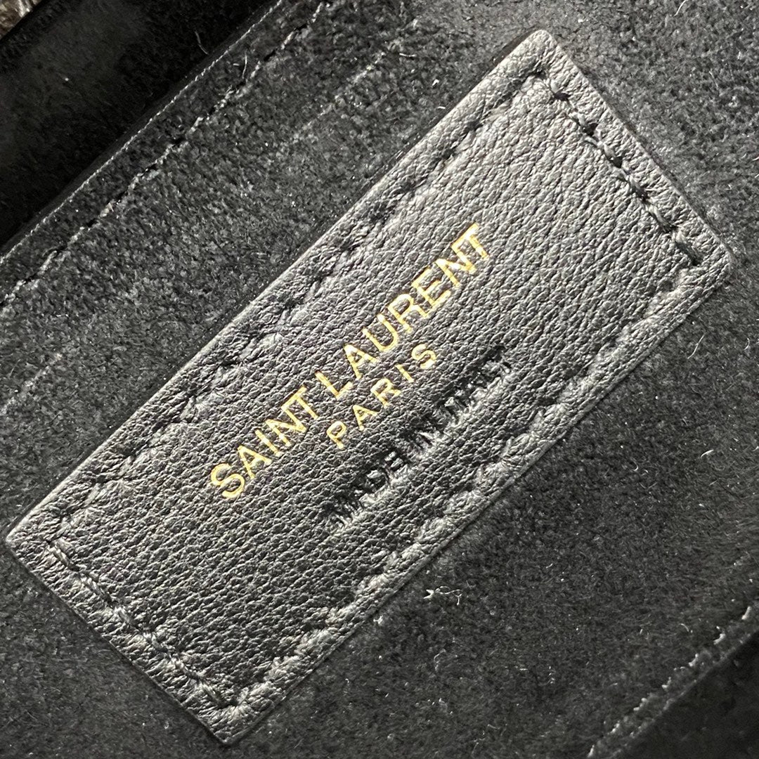 Y Crocodile-Embossed Clutch Bag (Premium quality)