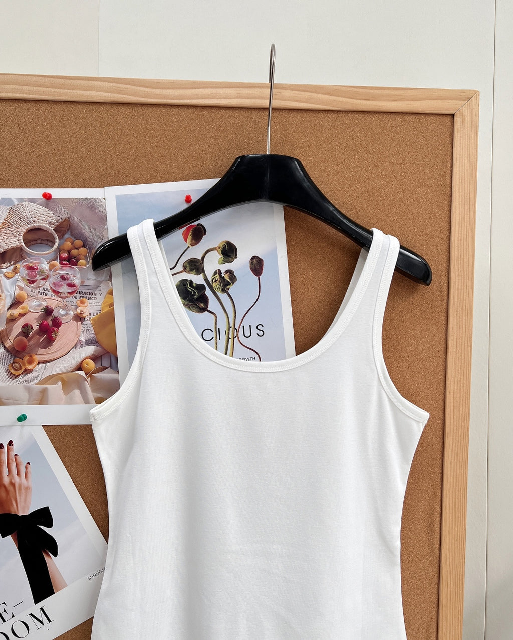 Metal V Logo Ribbed Slim Vest | White | S · M · L