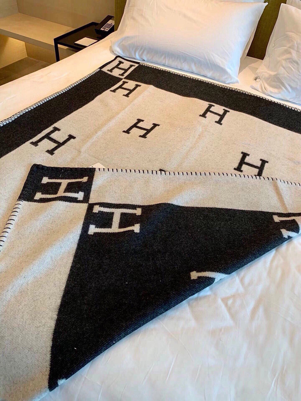 Merino Wool &  Cashmere Throw Blanket | Double-Sided Jacquard |