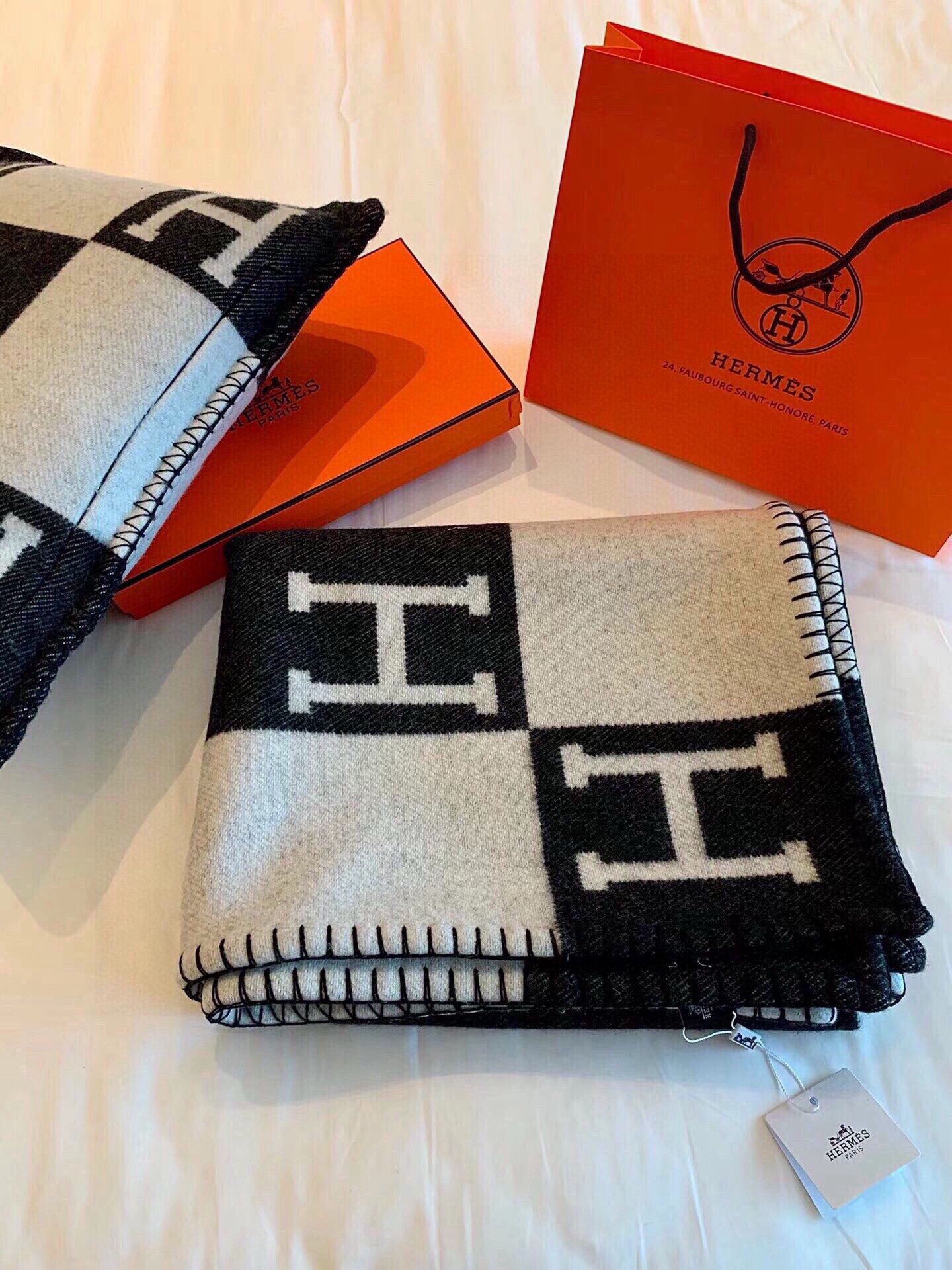 Merino Wool &  Cashmere Throw Blanket | Double-Sided Jacquard |