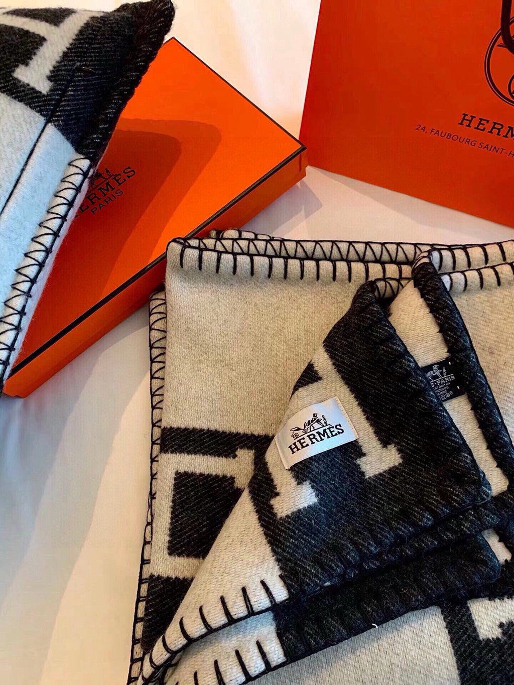 Merino Wool &  Cashmere Throw Blanket | Double-Sided Jacquard |