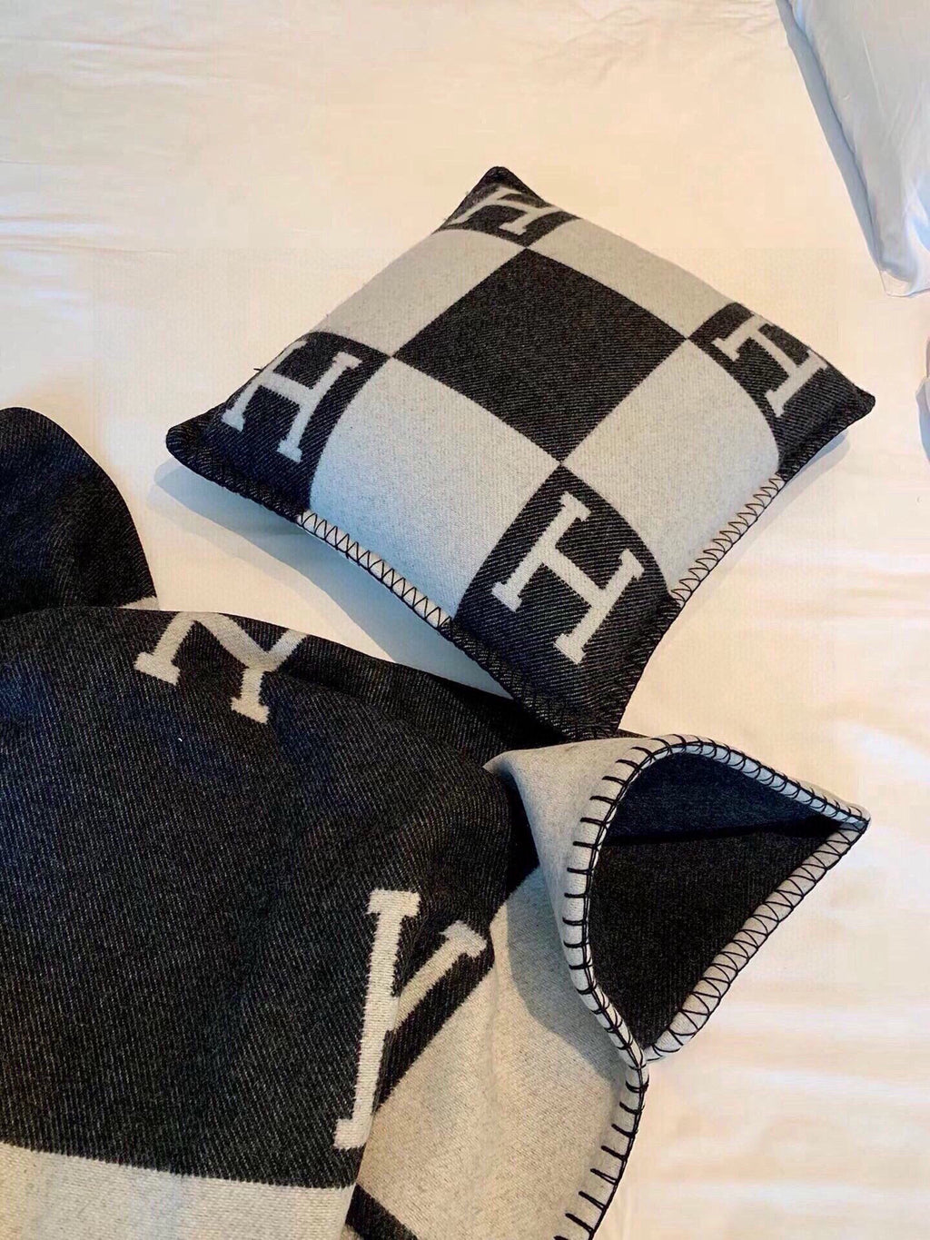 Merino Wool &  Cashmere Throw Blanket | Double-Sided Jacquard |