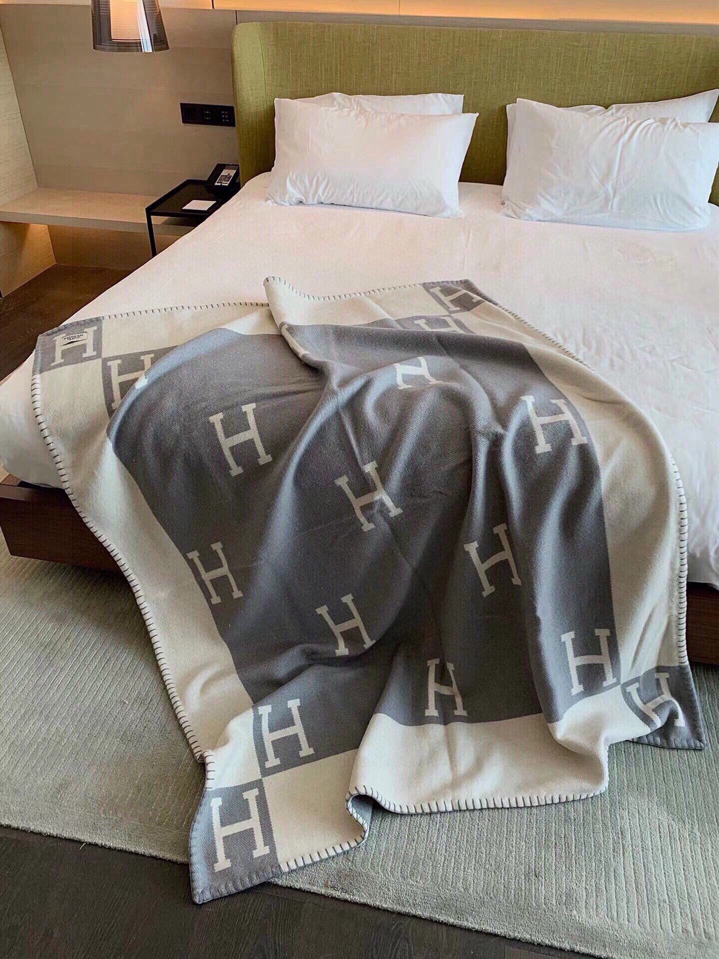 Merino Wool &  Cashmere Throw Blanket | Double-Sided Jacquard |