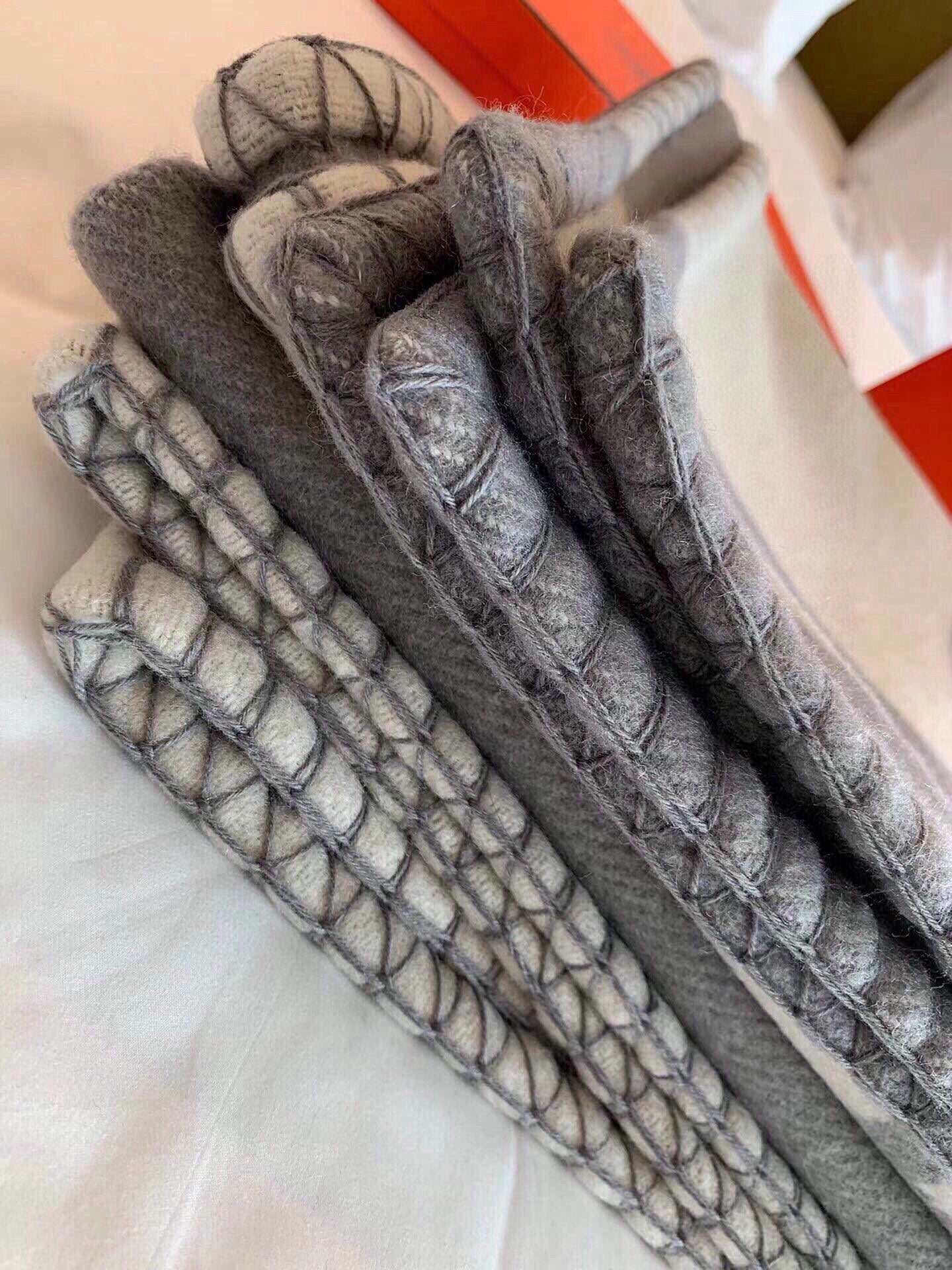 Merino Wool &  Cashmere Throw Blanket | Double-Sided Jacquard |