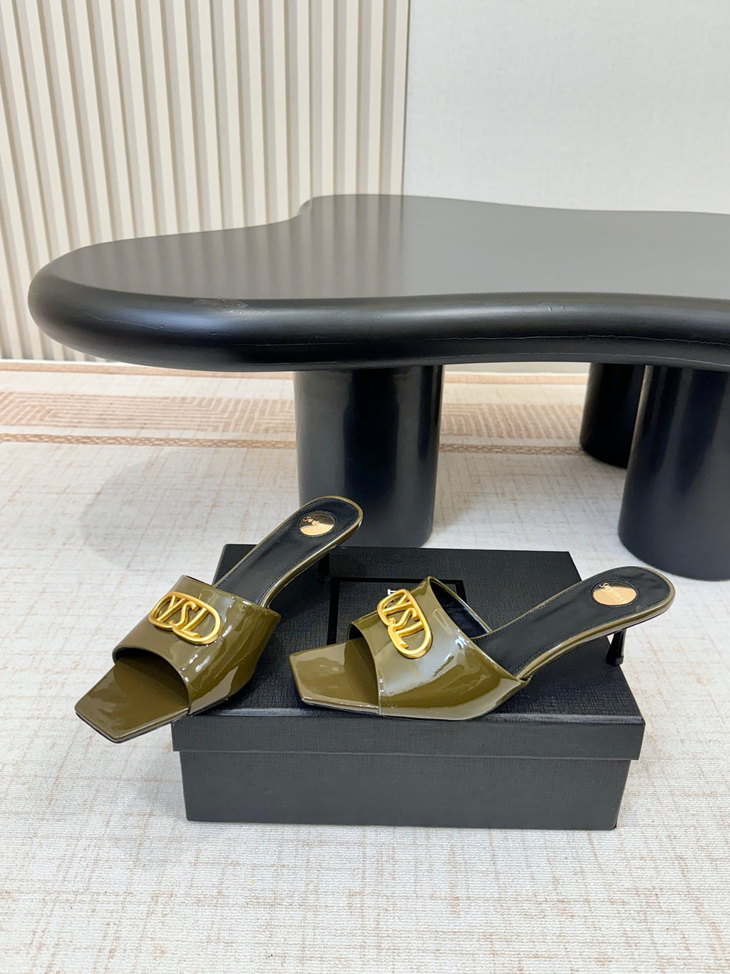 Y Pointed-Toe Heeled Mule