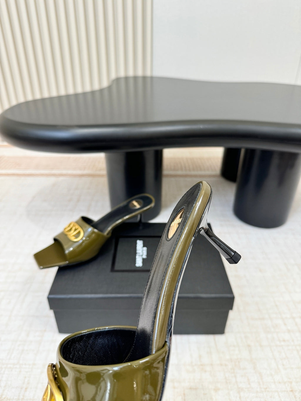 Y Pointed-Toe Heeled Mule