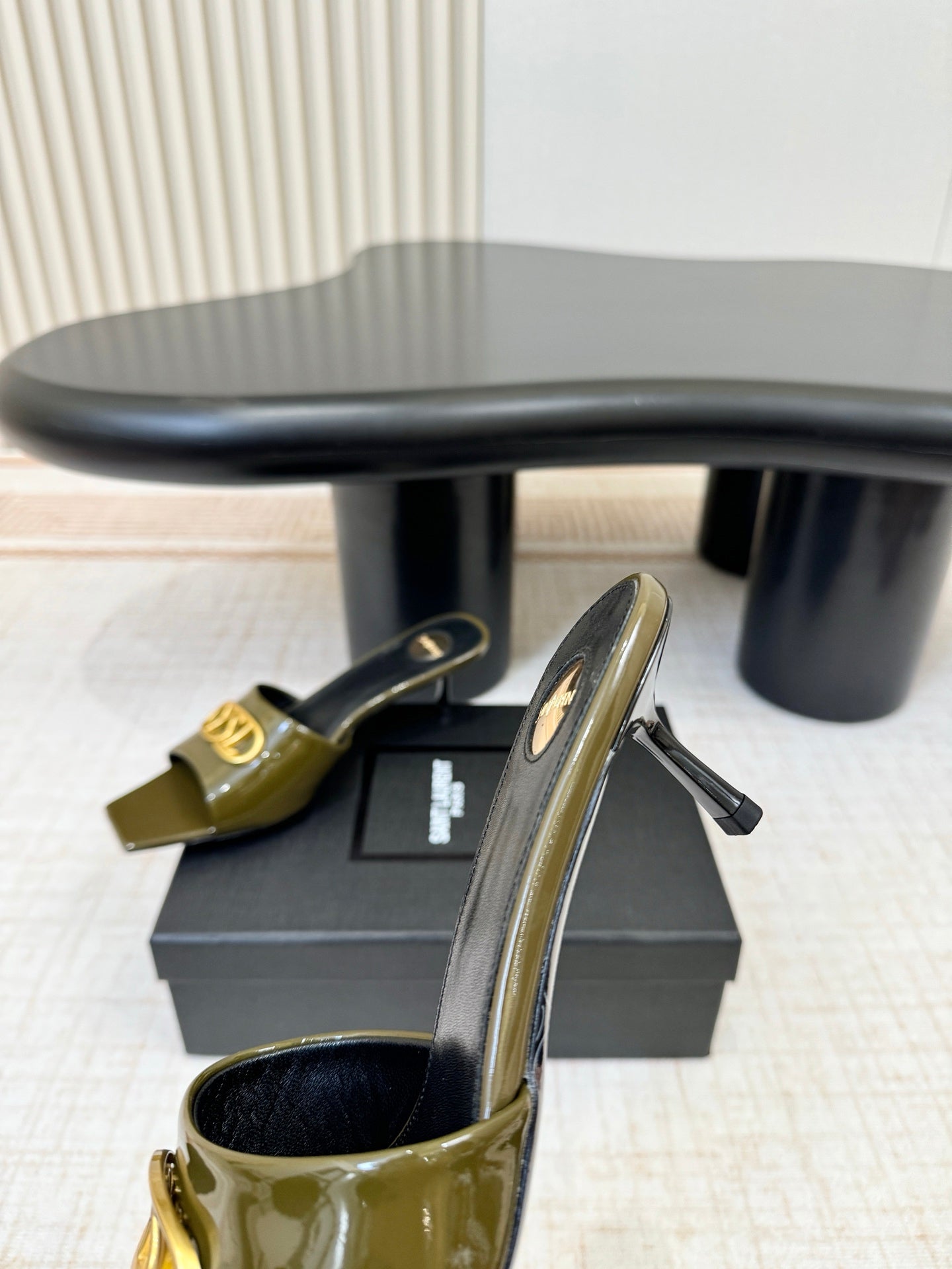 Y Pointed-Toe Heeled Mule