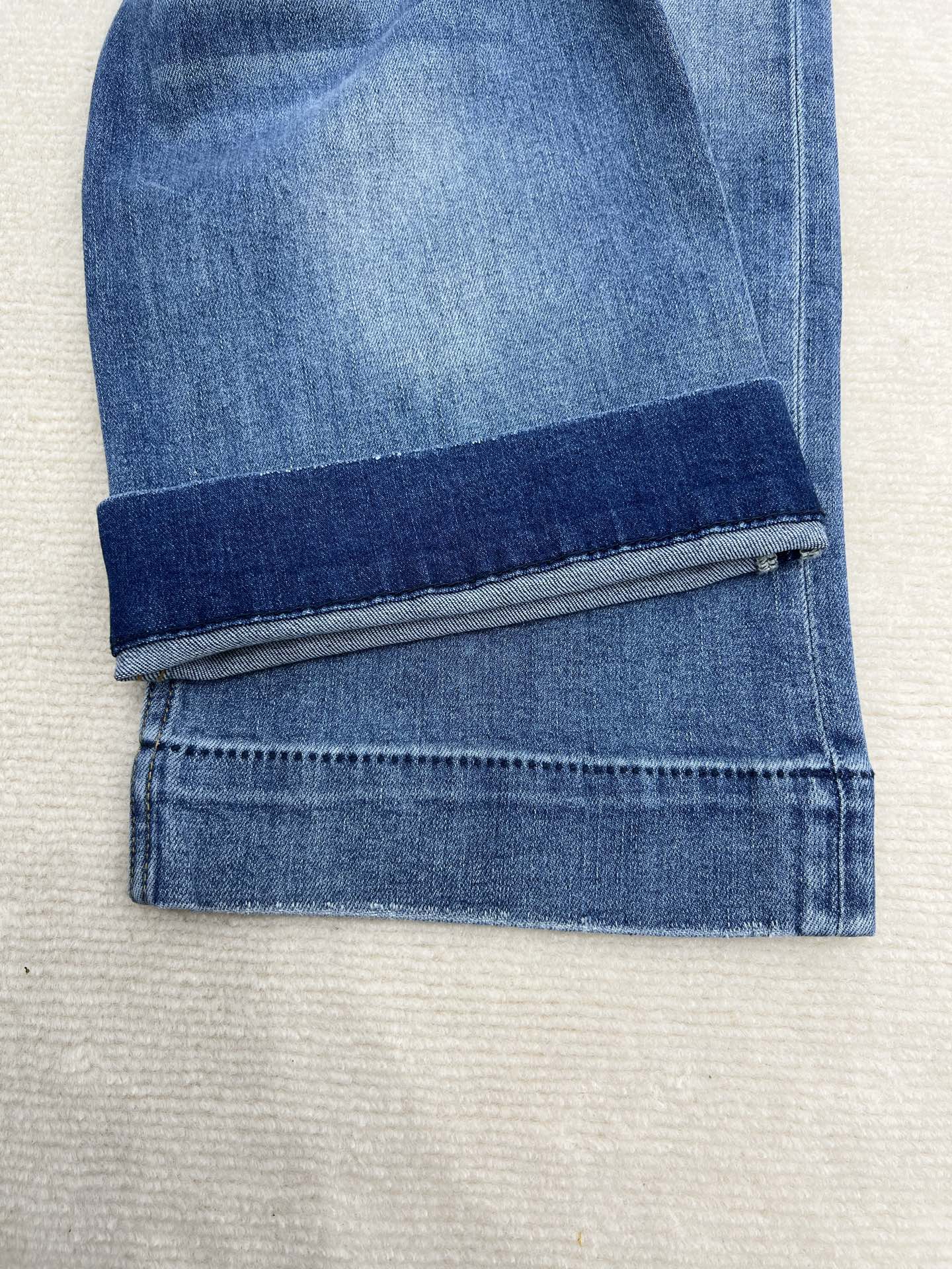 Wide-Leg Straight Cropped Jeans