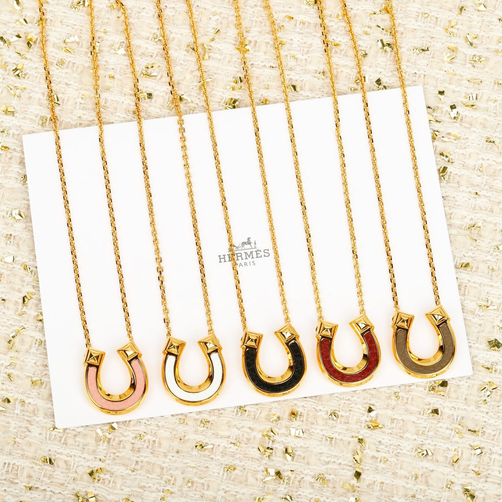 Tonnerre Horse Shoe Necklace