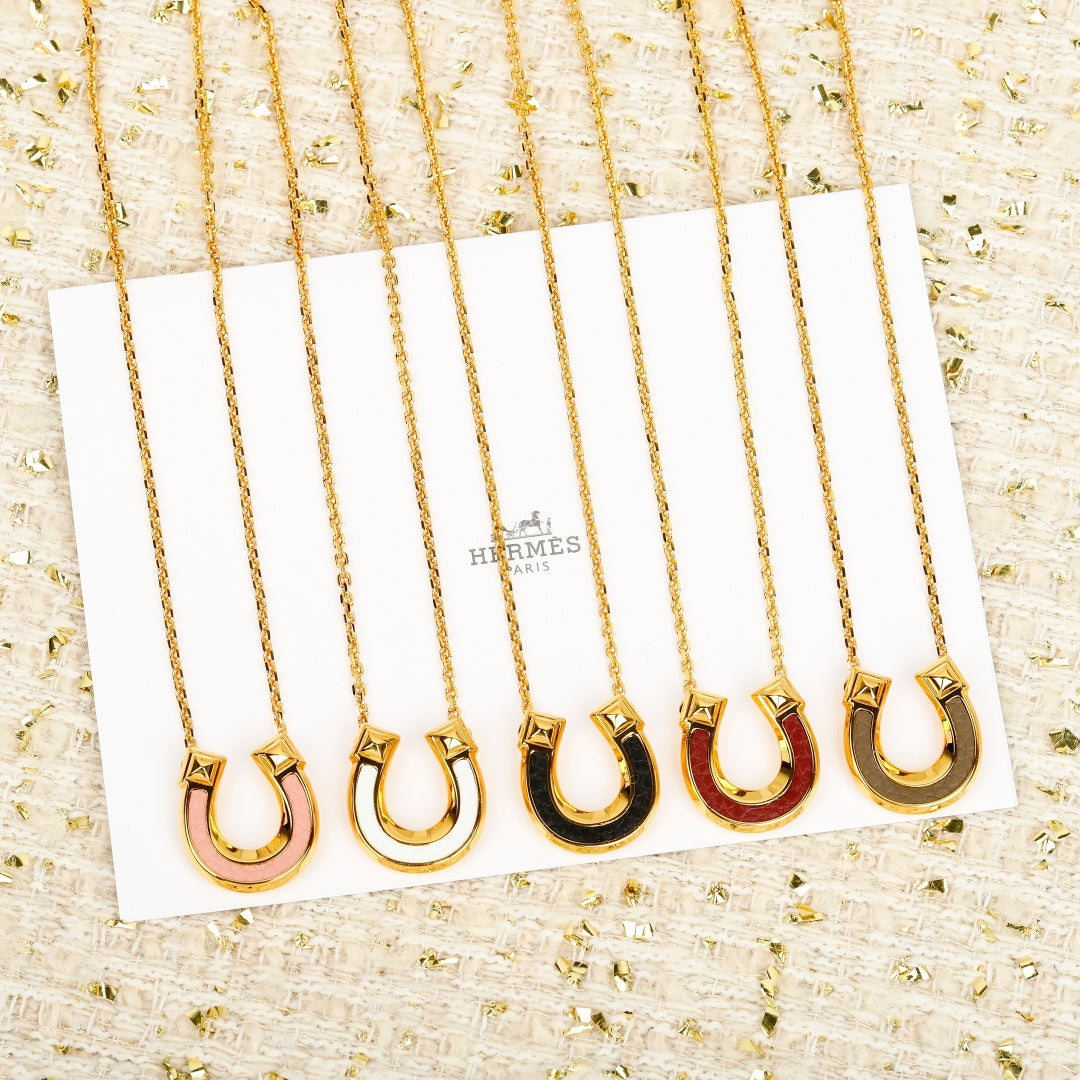 Tonnerre Horse Shoe Necklace