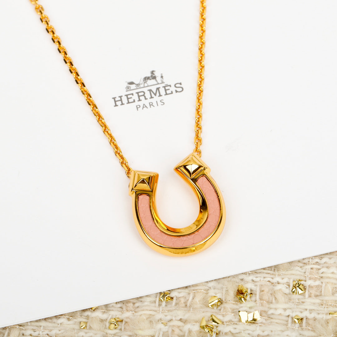 Tonnerre Horse Shoe Necklace