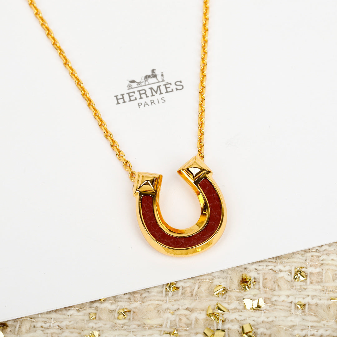 Tonnerre Horse Shoe Necklace