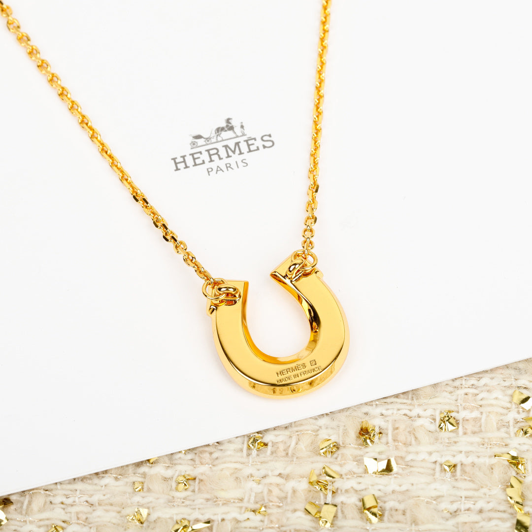 Tonnerre Horse Shoe Necklace