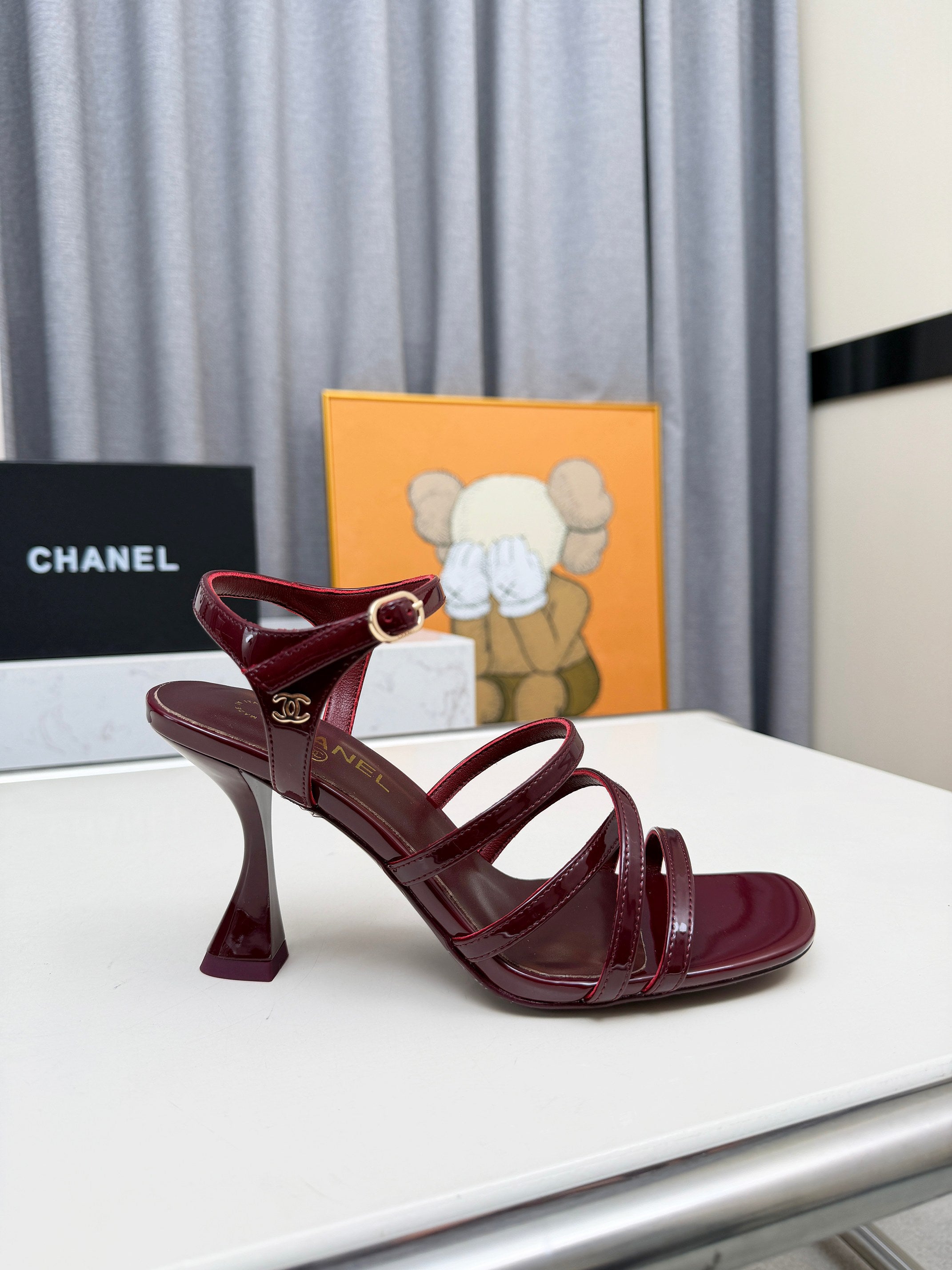 2026 SS Resort Patent Leather Strappy Heel