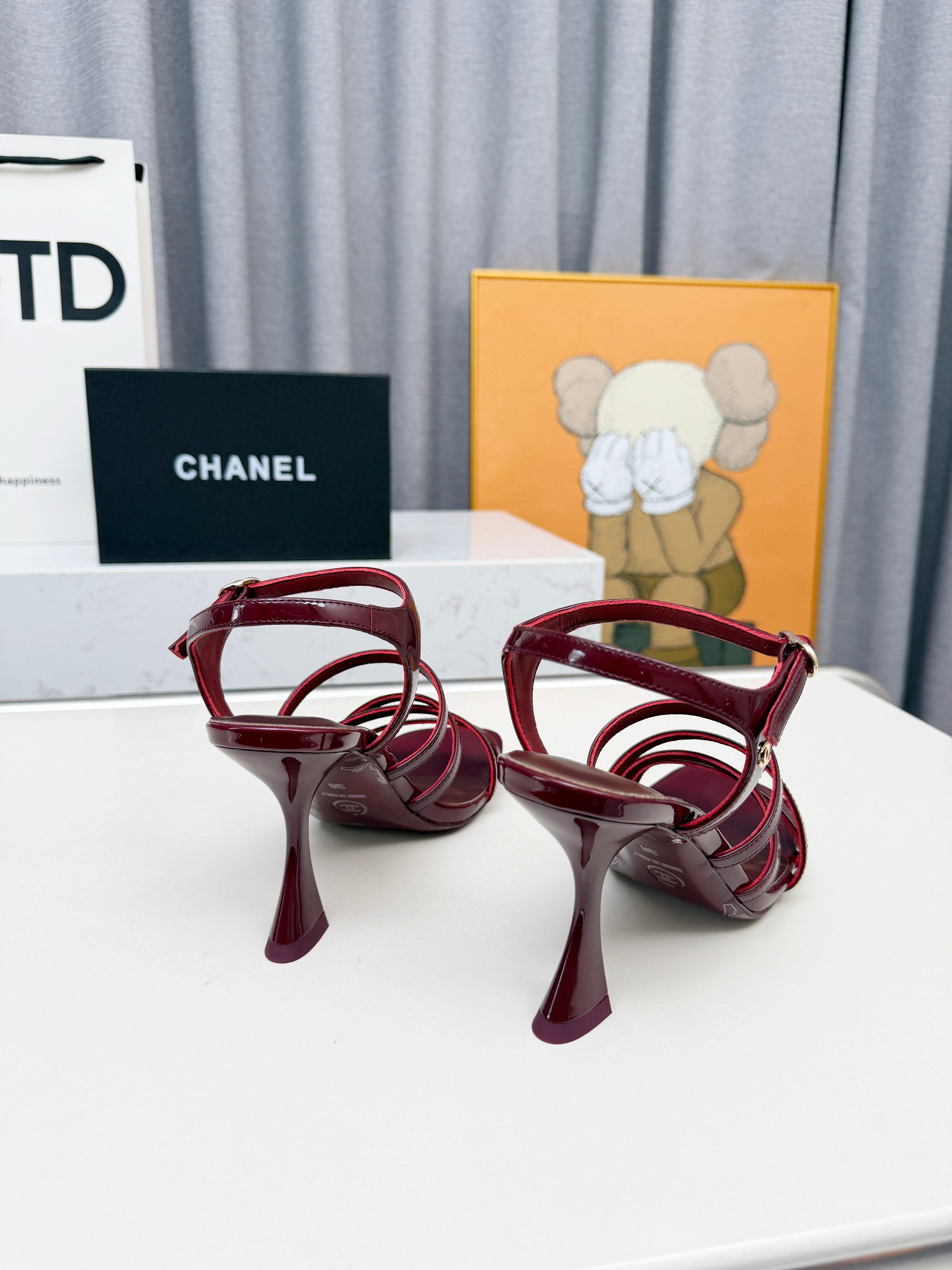 2026 SS Resort Patent Leather Strappy Heel