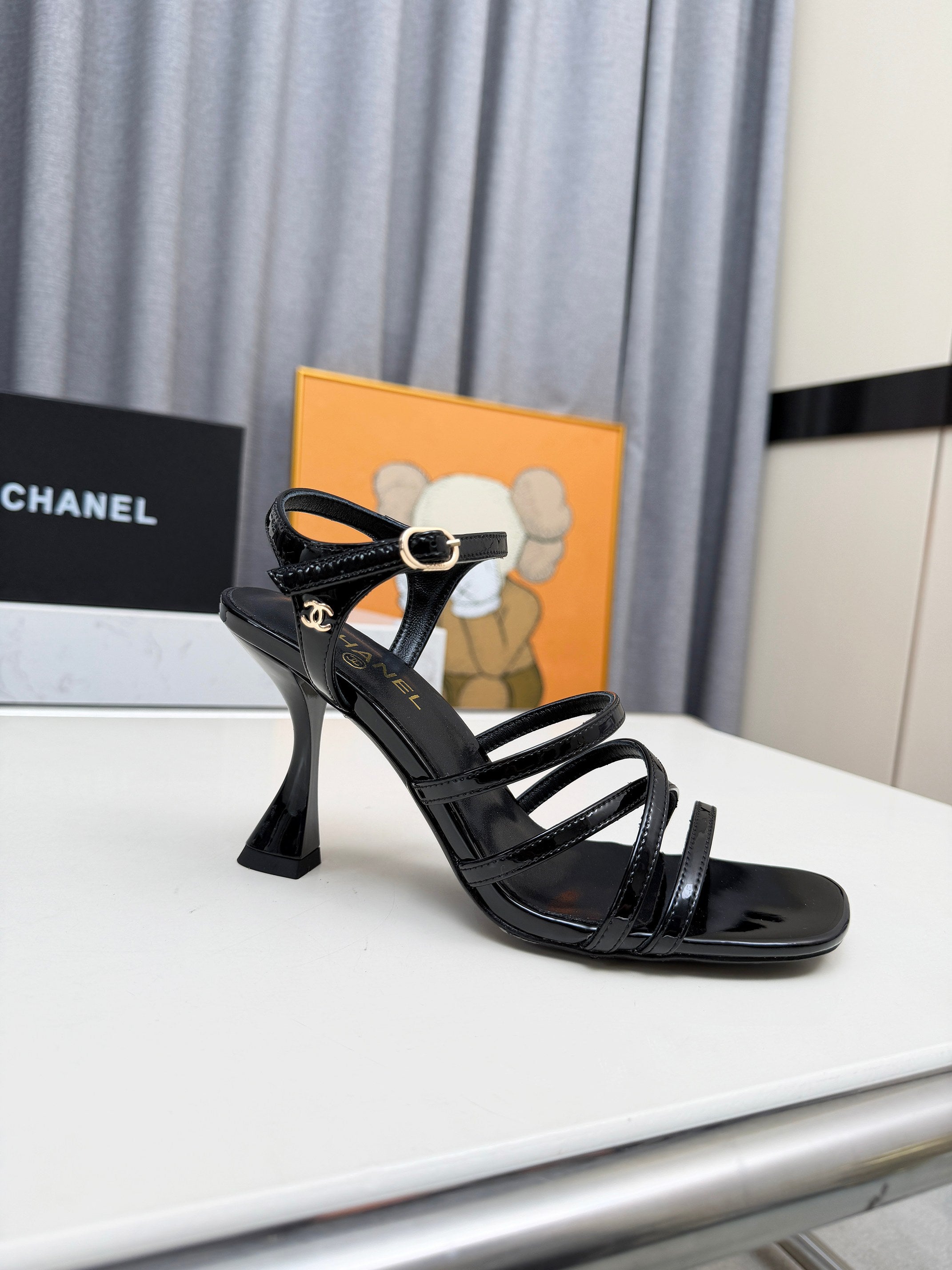 2026 SS Resort Patent Leather Strappy Heel