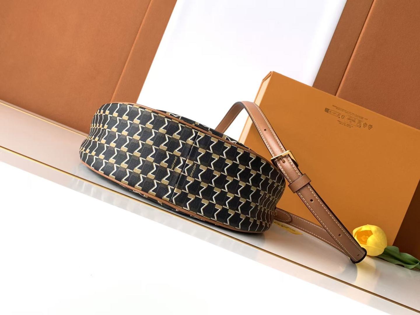 Crescent Shoulder Bag (Premium Quality )