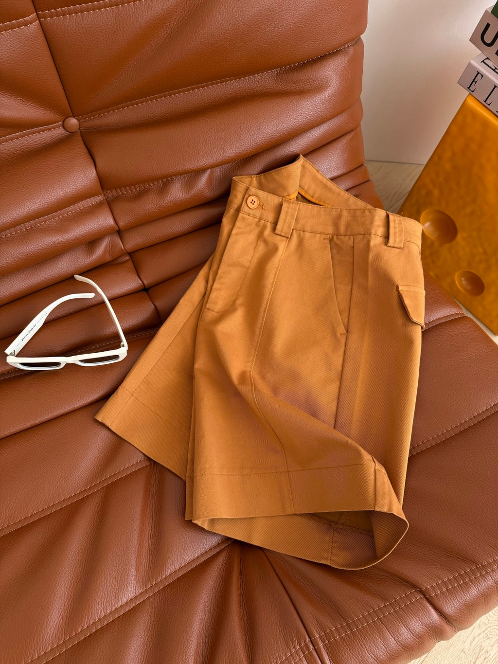 Tailored Shorts with Belt | 656620