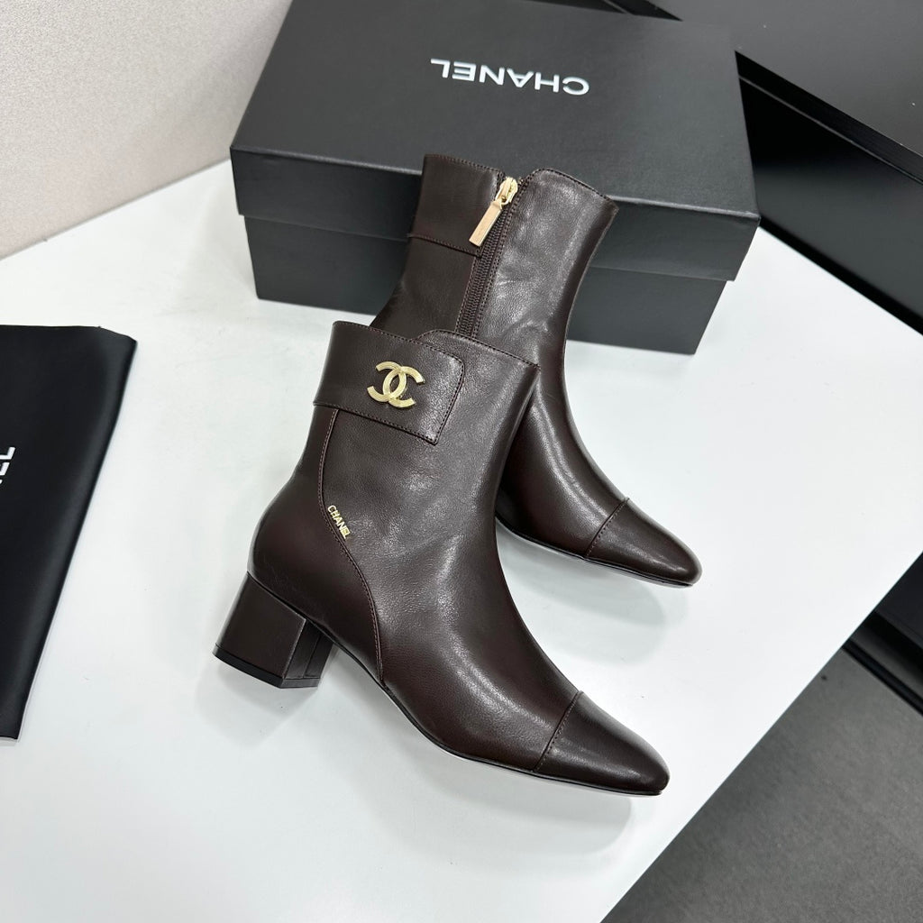 26P AW Metal Logo Ankle Boot