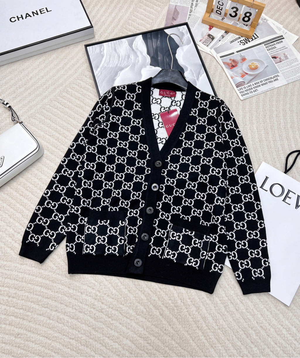 2025 Reversible Jacquard Cardigan [Top]