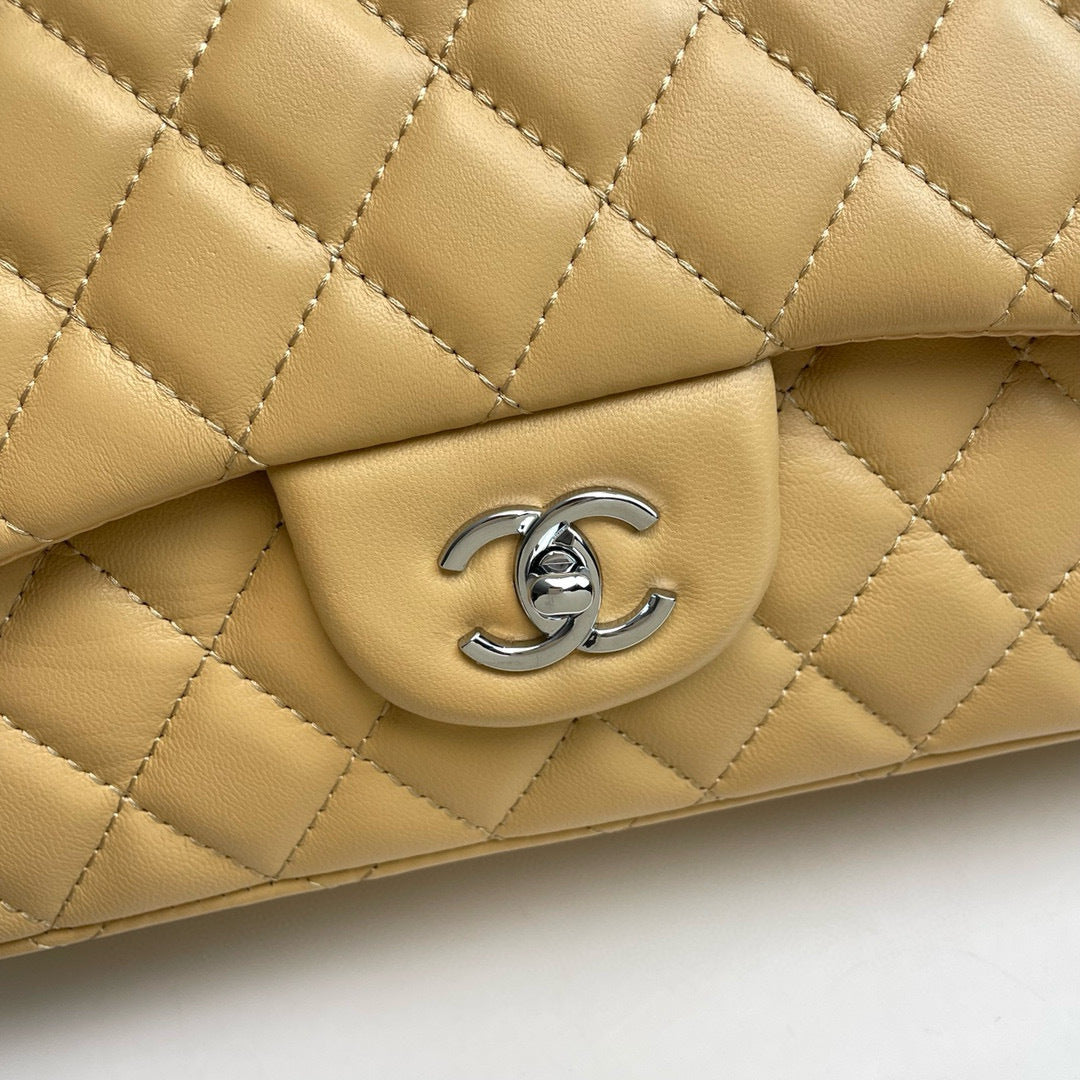 Maxi Quilted Flap Bag in Lambskin — 33cm