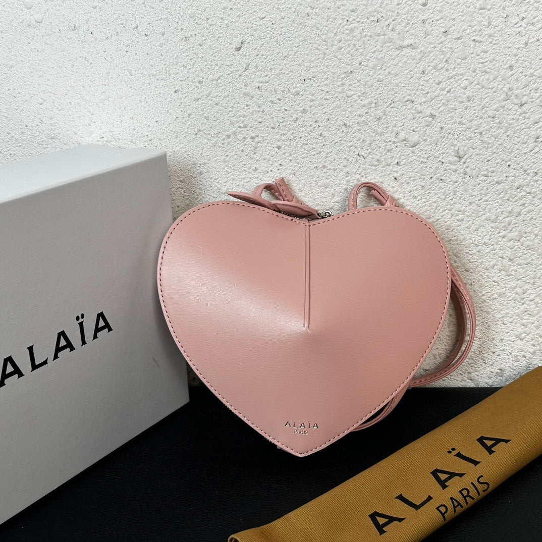 Heart-Shaped Crossbody Bag – Elegant &amp; Practical Statement Piece