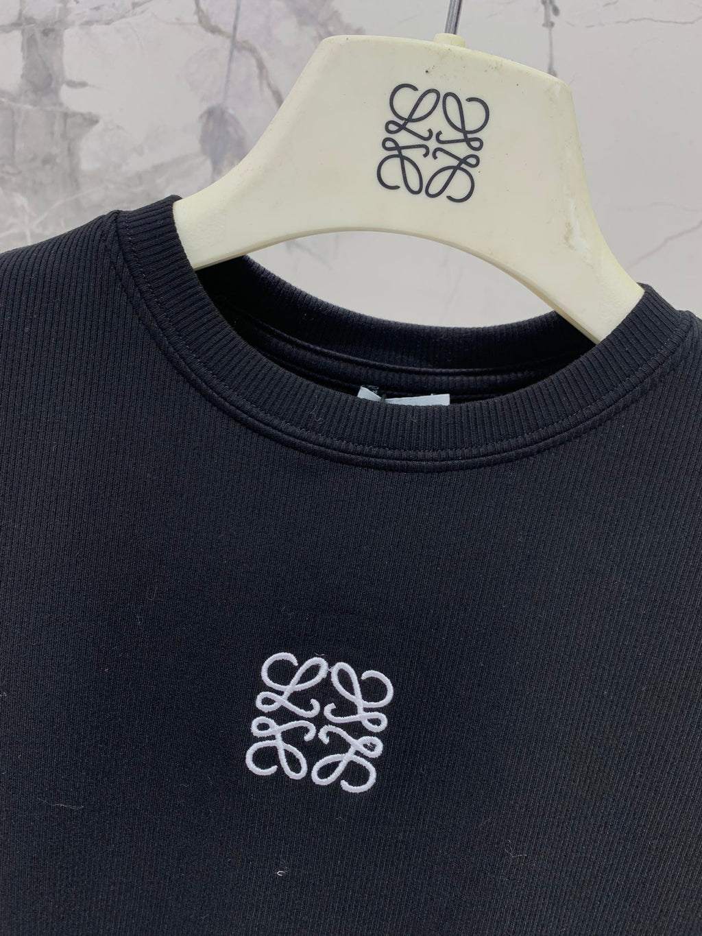 BEYAZ UZUN KOLLU TSHİRT