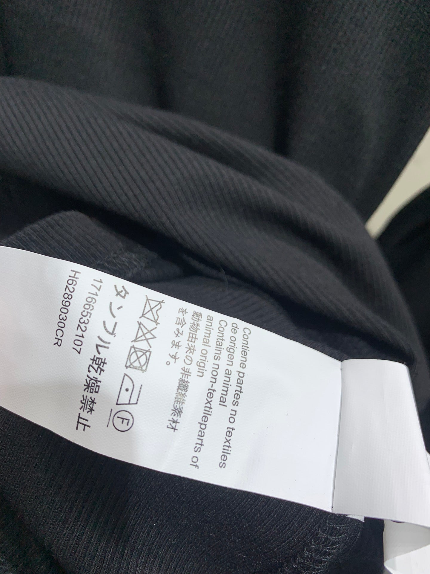 BEYAZ UZUN KOLLU TSHİRT