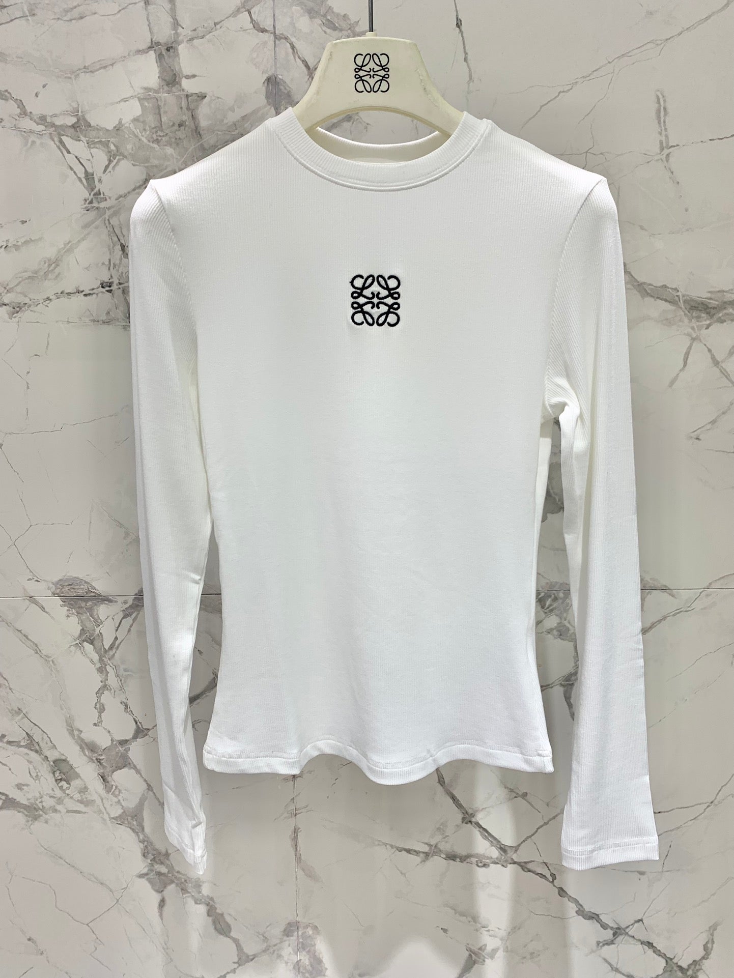 BEYAZ UZUN KOLLU TSHİRT