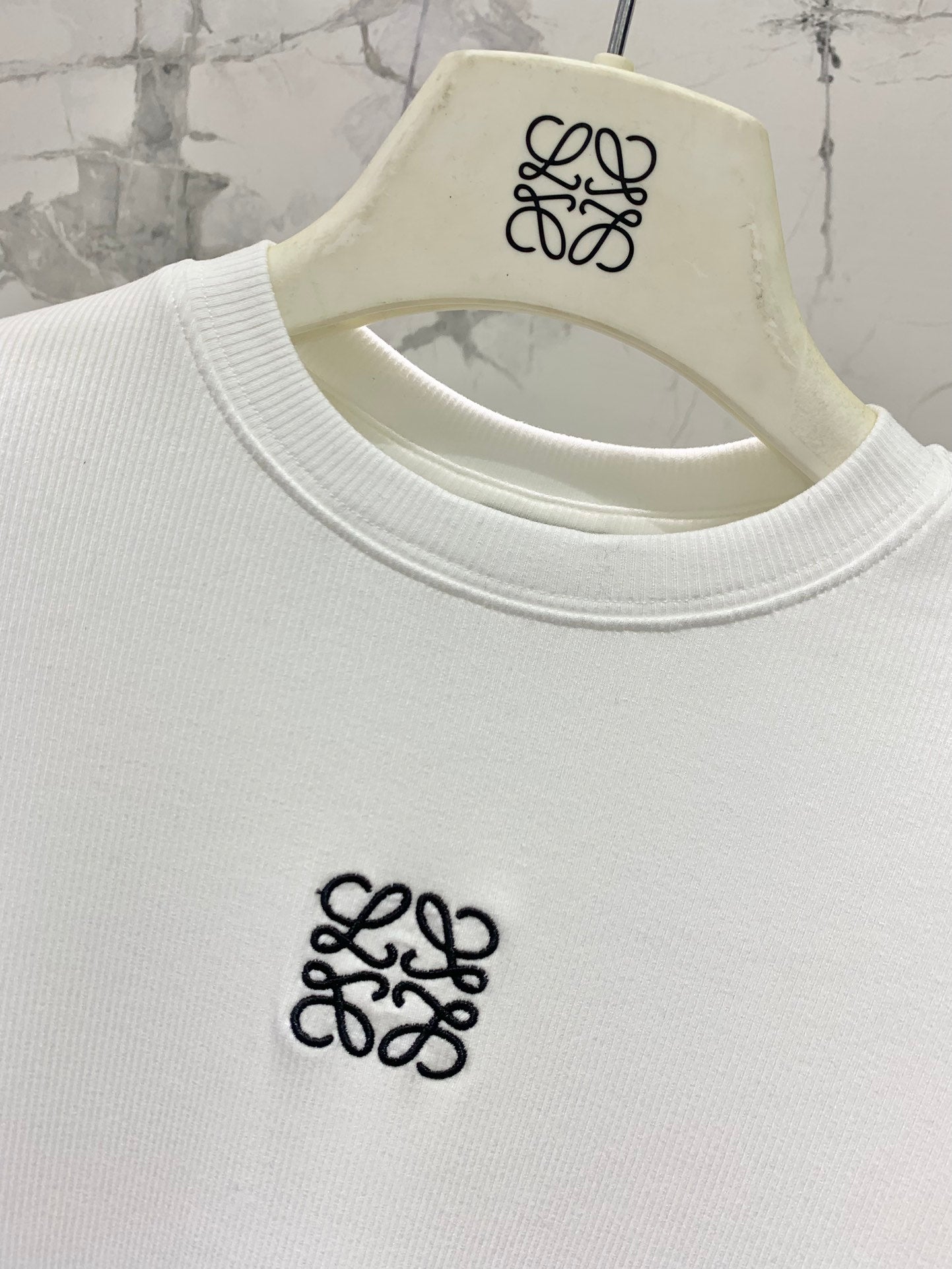 BEYAZ UZUN KOLLU TSHİRT