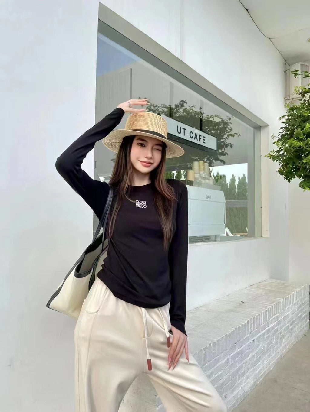 BEYAZ UZUN KOLLU TSHİRT