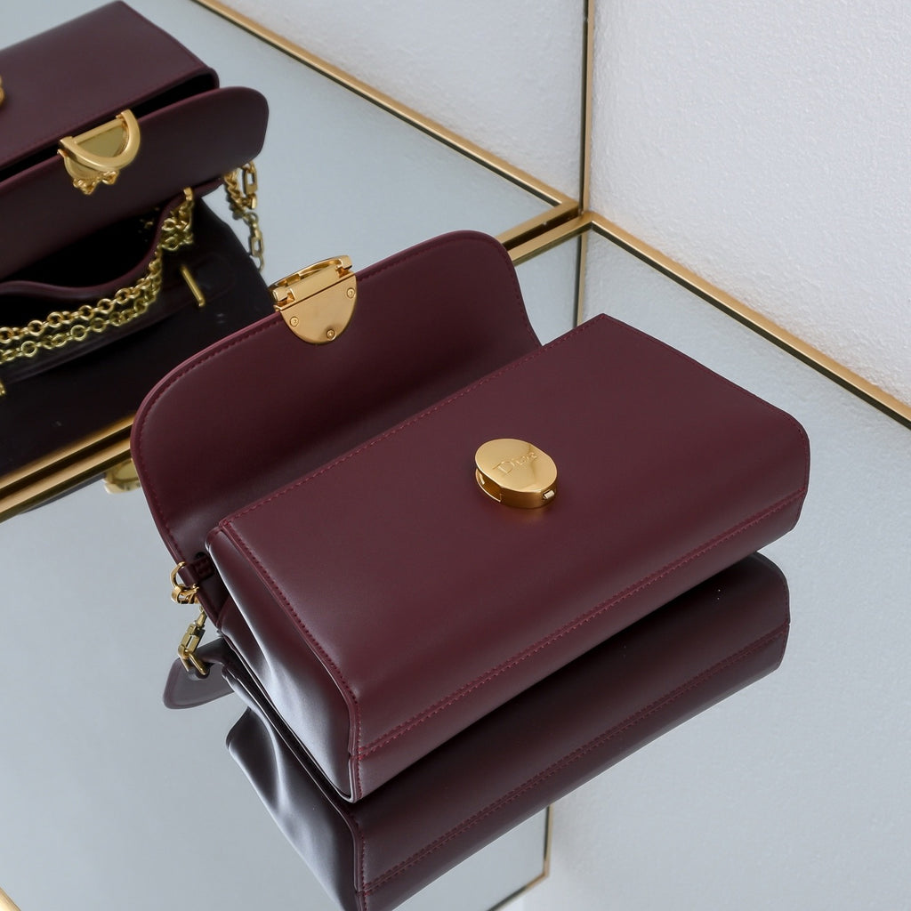 Medaillon Crossbody Bag | French Oval Design
