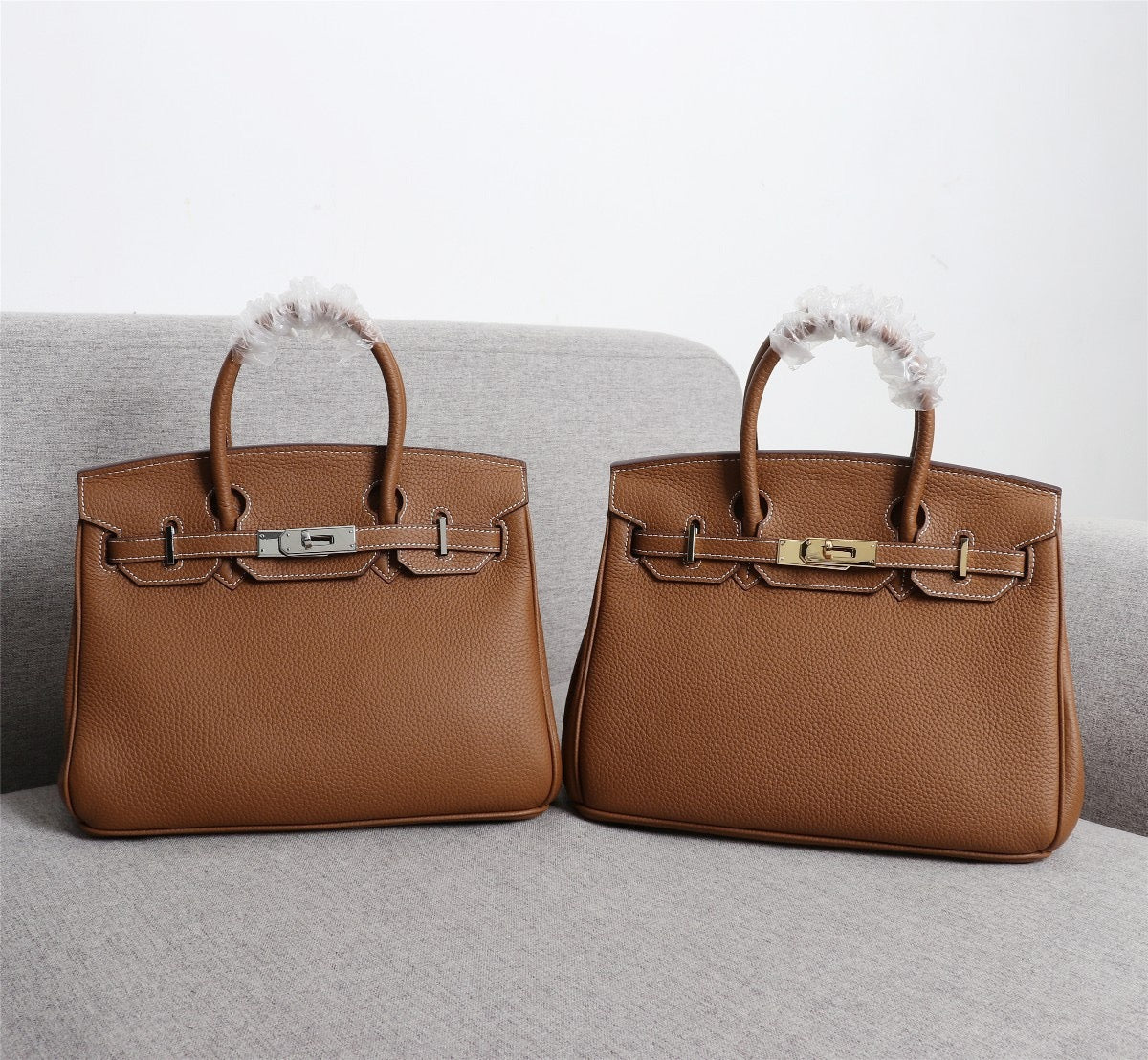 Elegant Togo-Textured Leather Handbag – Premium Craftsmanship