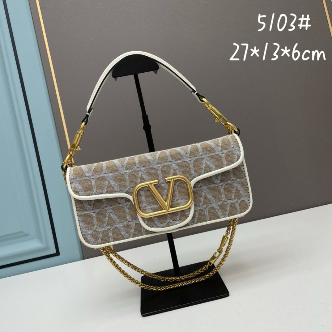💗 V Signature Locò Calfskin Bag — Large