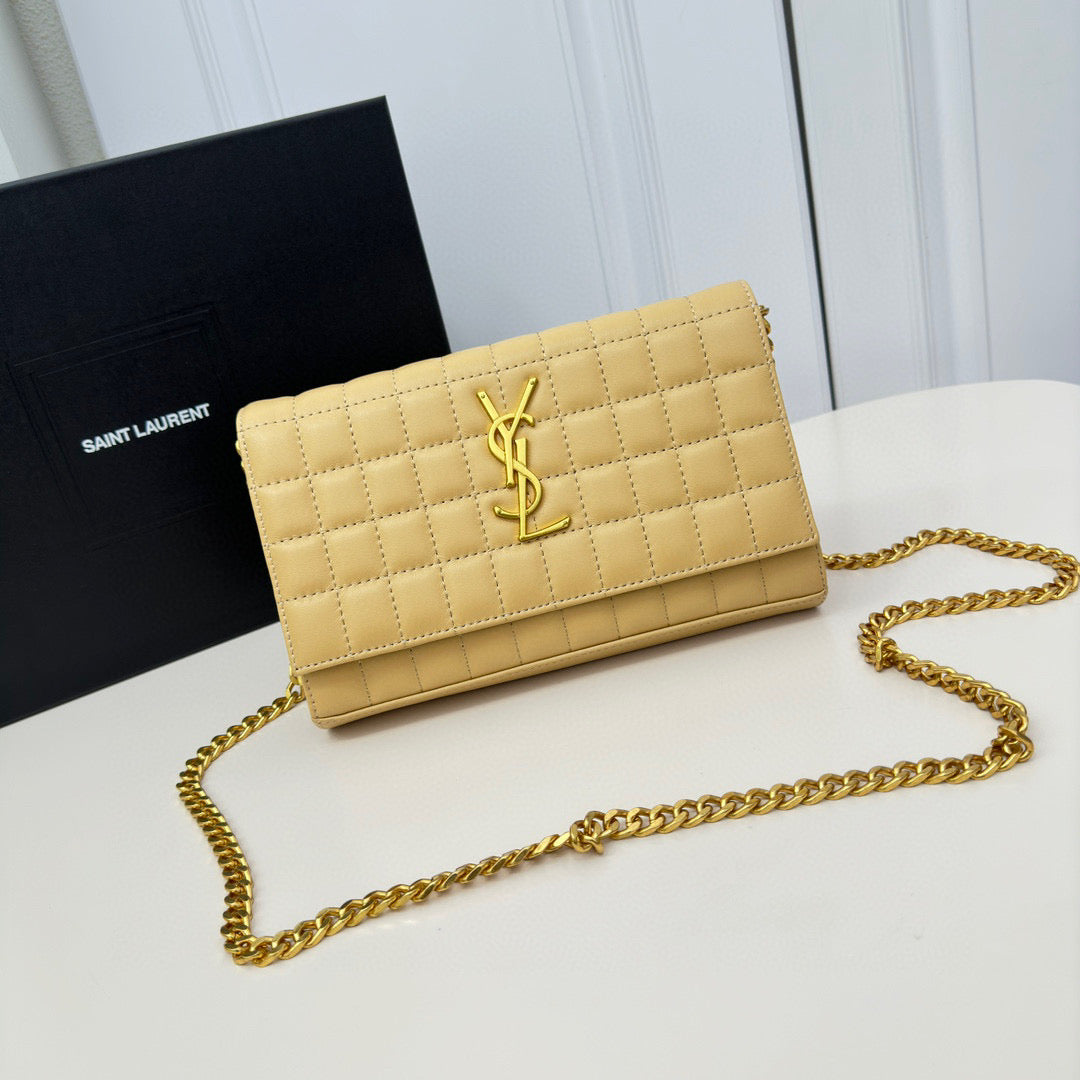 Introducing the CASSA*NDRE Chain Bag: Timeless Elegance and Practicality by Y*S*L