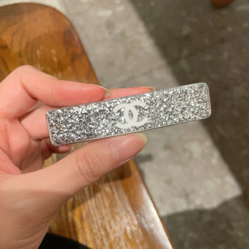 Elegant Double C Hair Clip – Timeless Accent