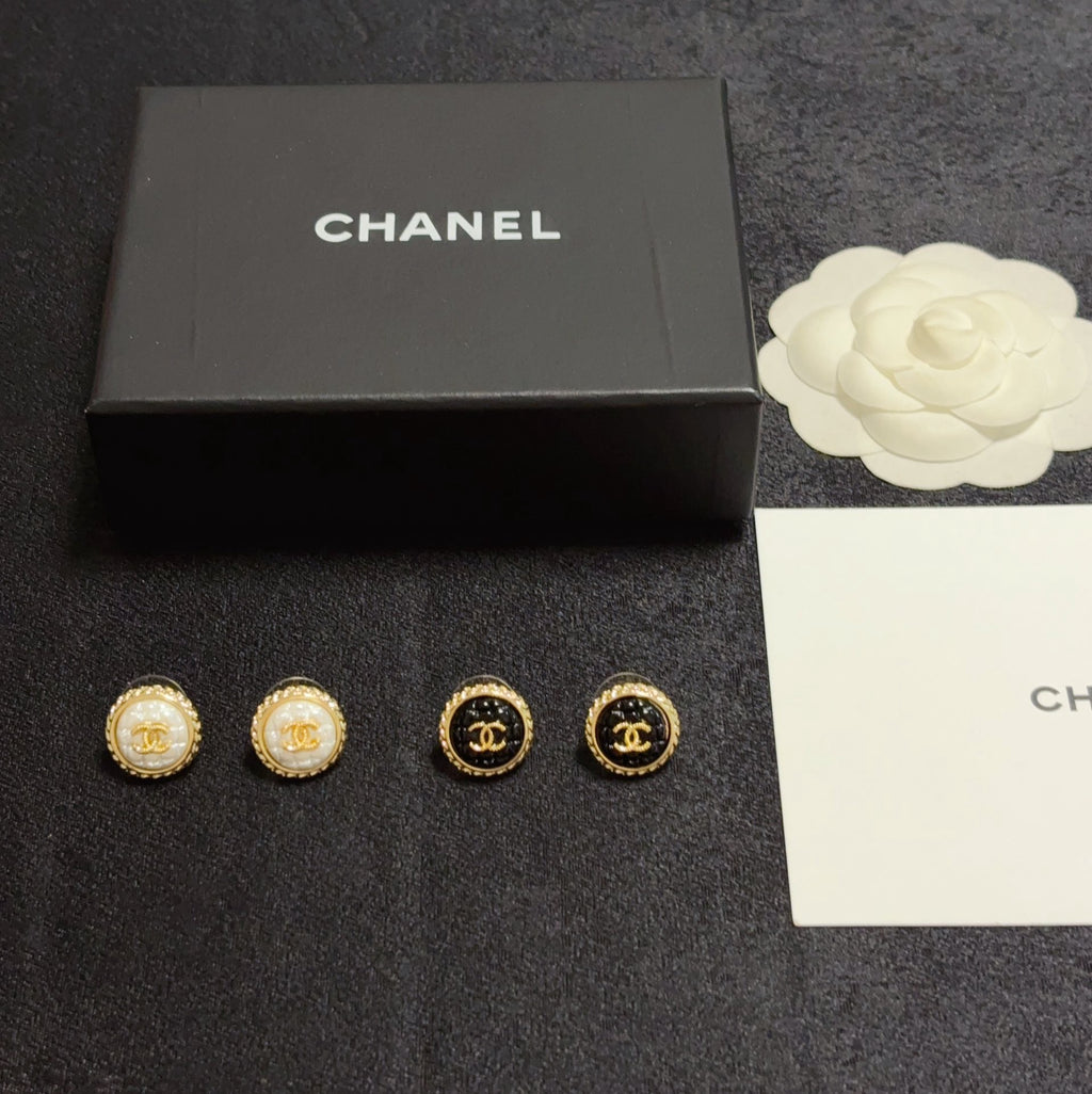 Diamond-Quilted Stud Earrings