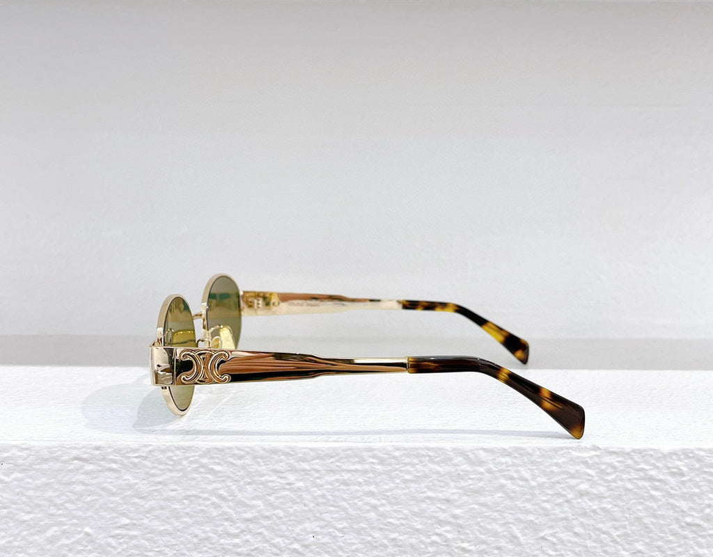 Stylish Sunglasses – Model CL40235U 🕶️