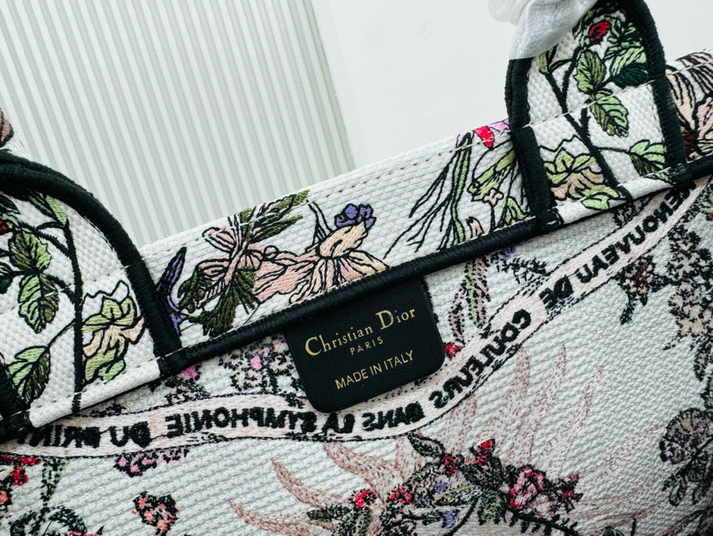 D Book Tote ( WHITE SUN)