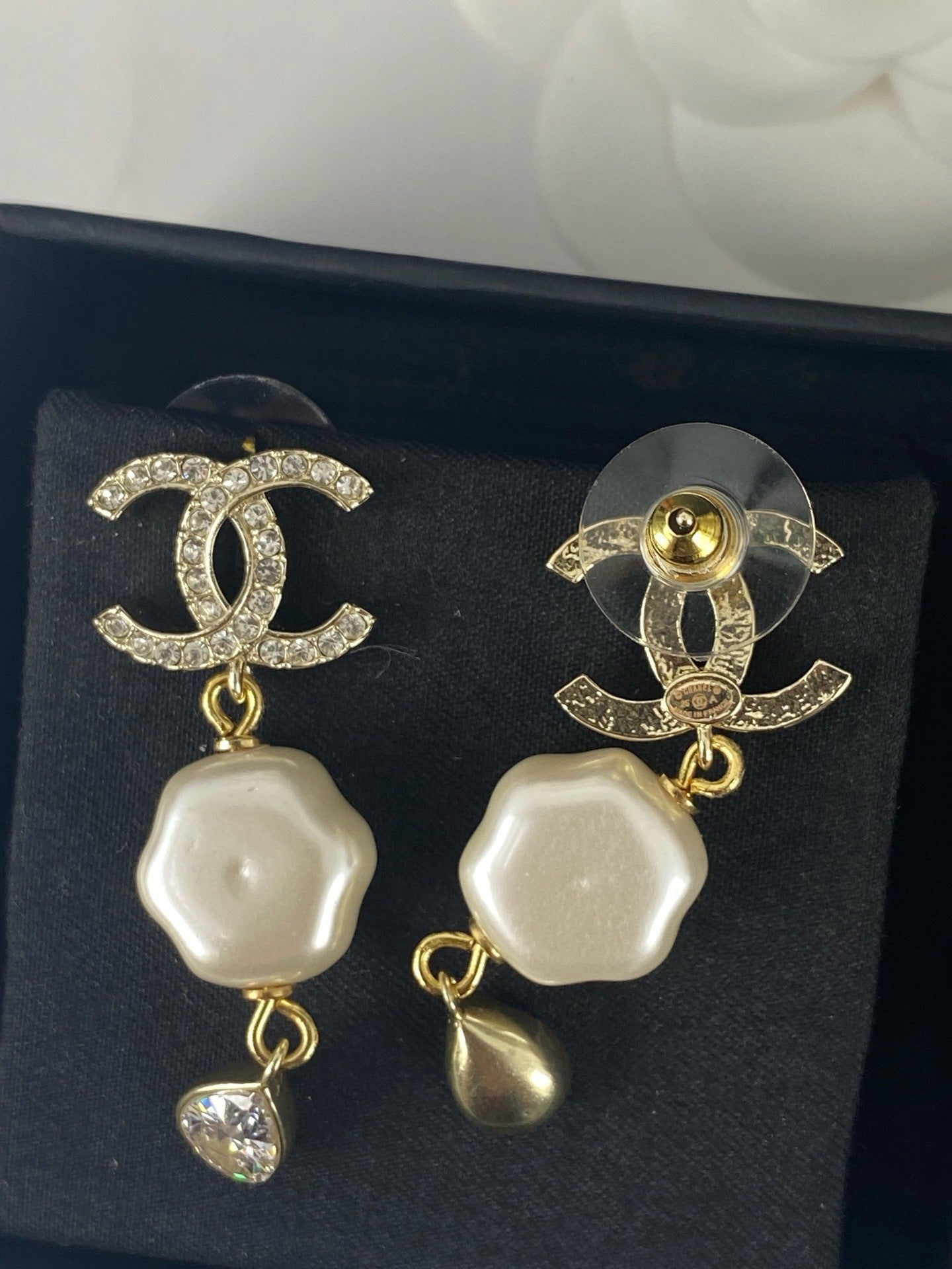 Diamond & Pearl Shell Drop Earrings | 25A | Light Gold
