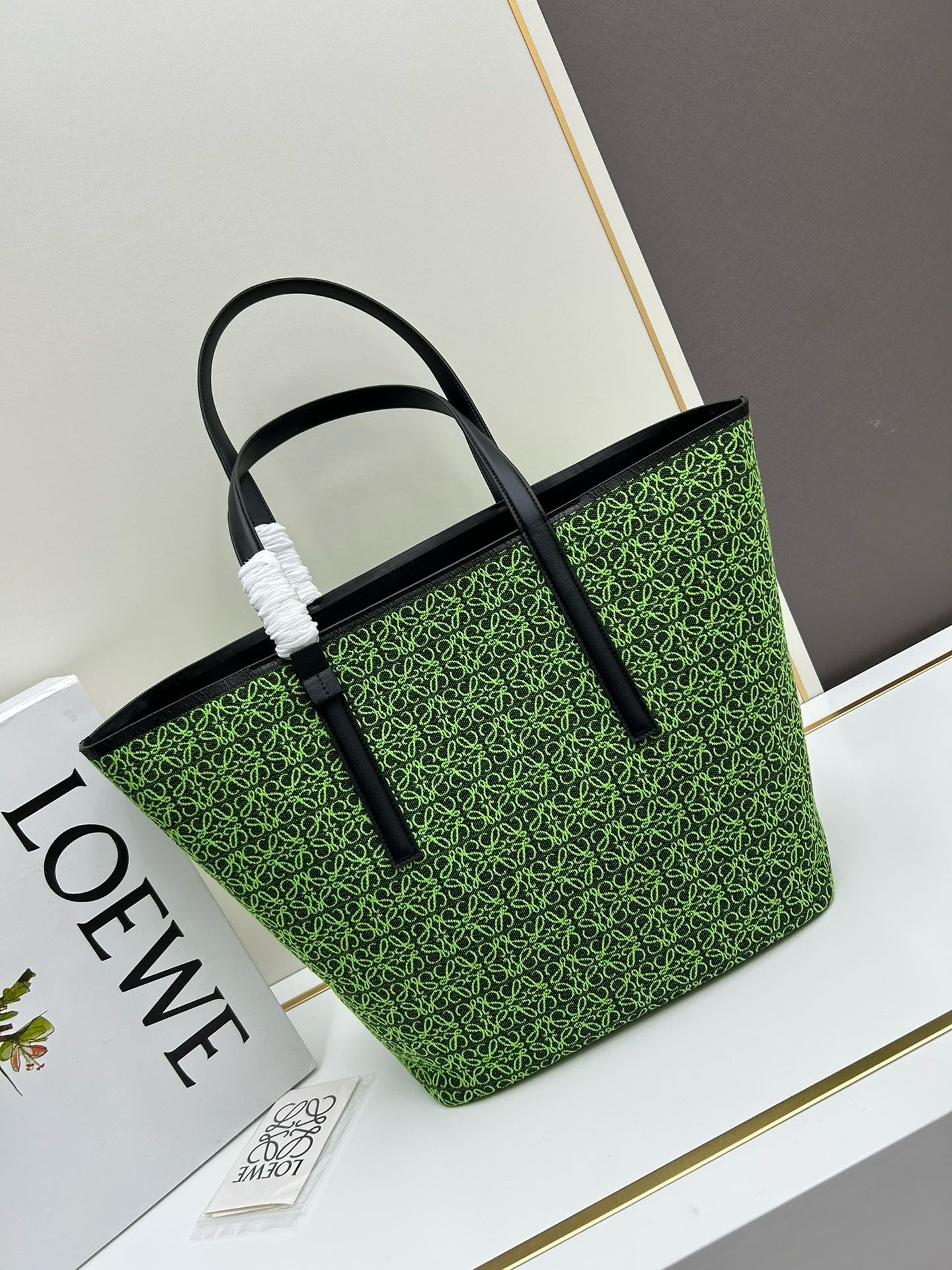 Oversized Embroidered Jacquard Tote – Everyday Carryall Bag (Premium Quality )