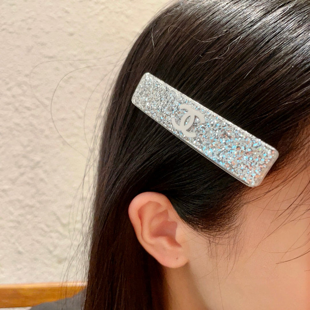 Elegant Double C Hair Clip – Timeless Accent