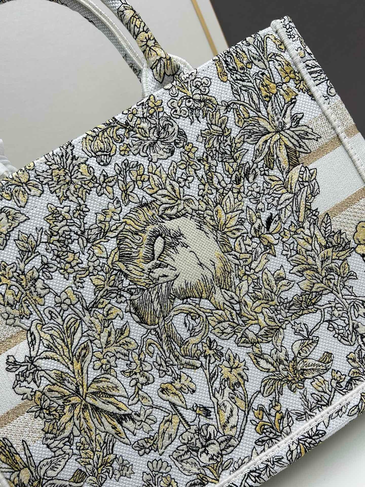 Art-Inspired Embroidered Tote Book