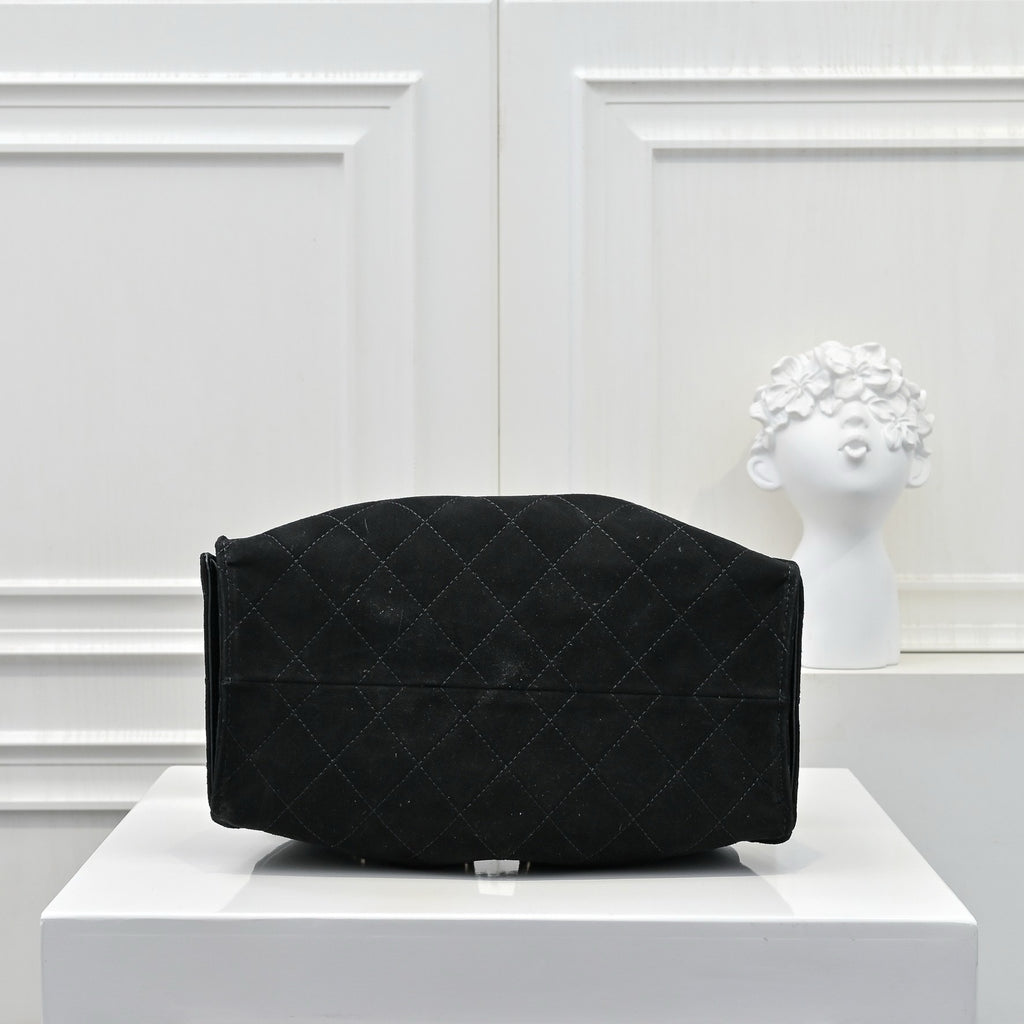 Quilted Hobo Bucket Bag — Vintage Black &amp; Gold