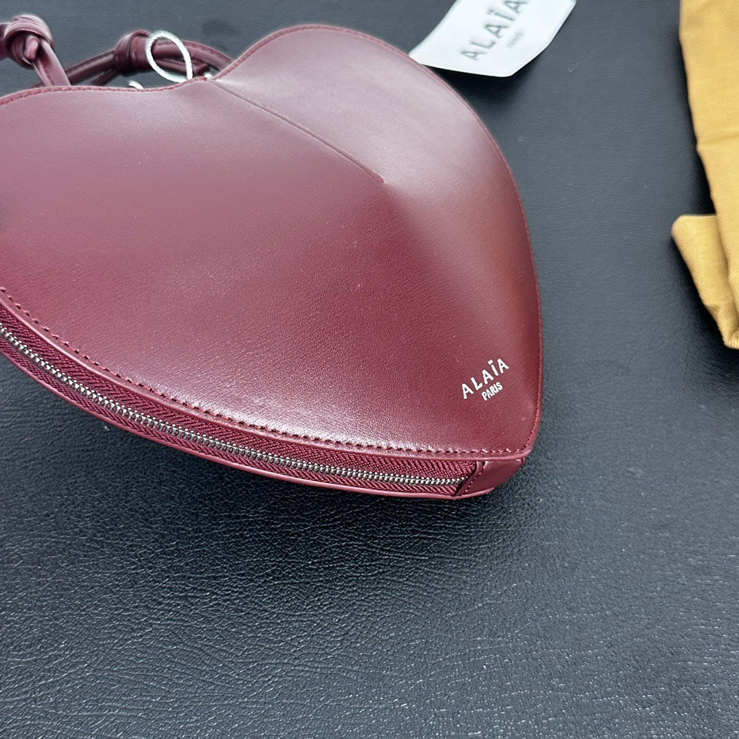 Heart-Shaped Crossbody Bag – Elegant &amp; Practical Statement Piece