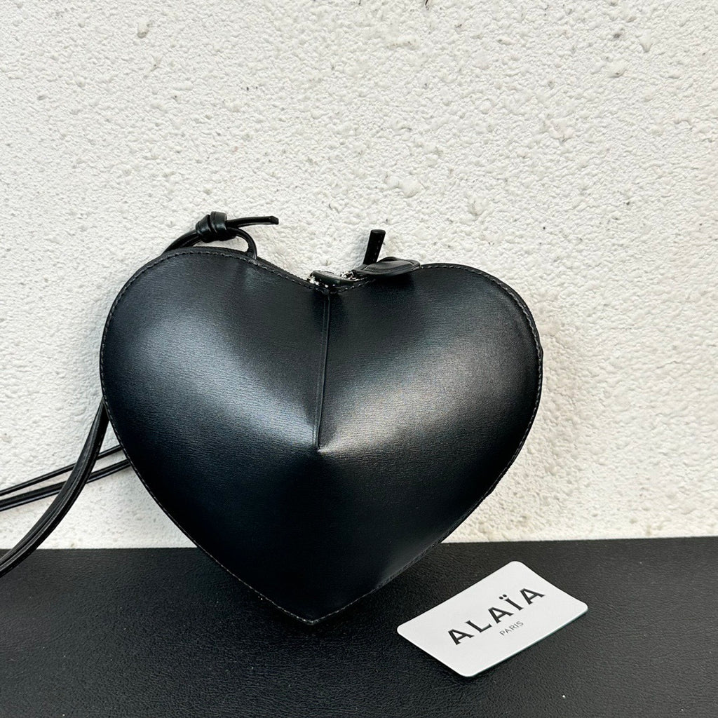 Heart-Shaped Crossbody Bag – Elegant &amp; Practical Statement Piece