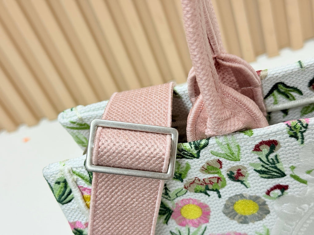 D Modern Heritage Tote Bag —Book Tote Bag