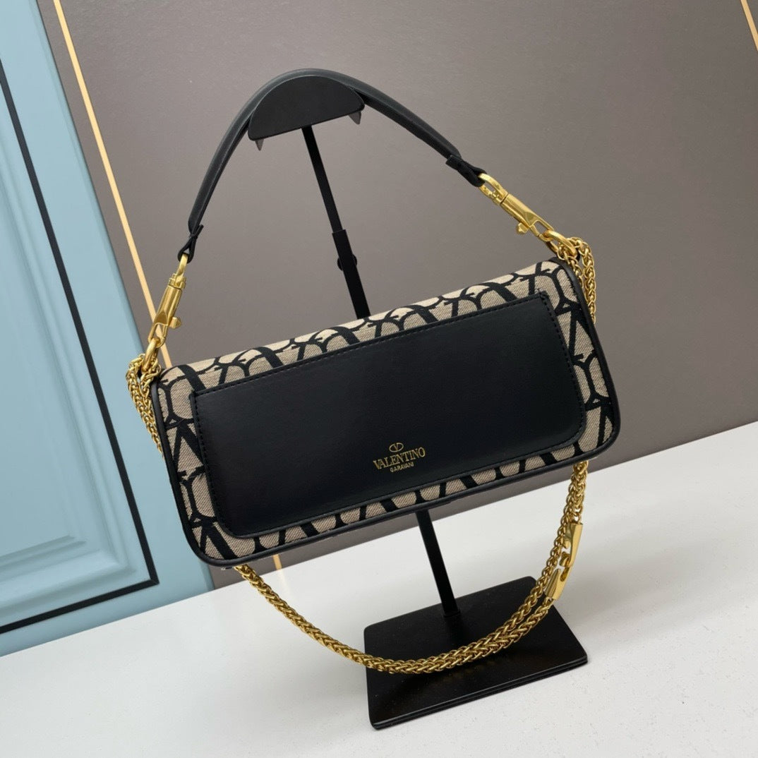 💗 V Signature Locò Calfskin Bag — Large