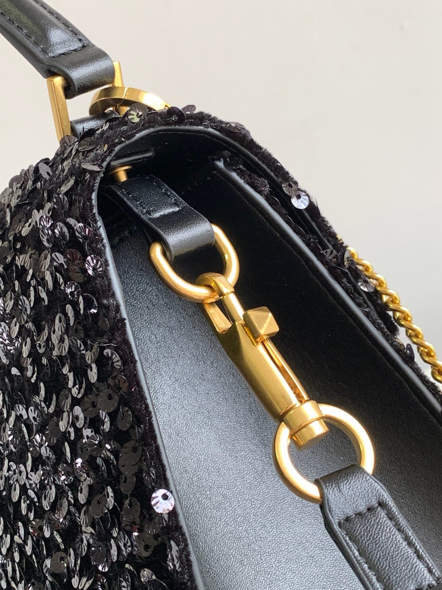 V-SLING 3D Embroidered Sequin Bag | 9866 MTX