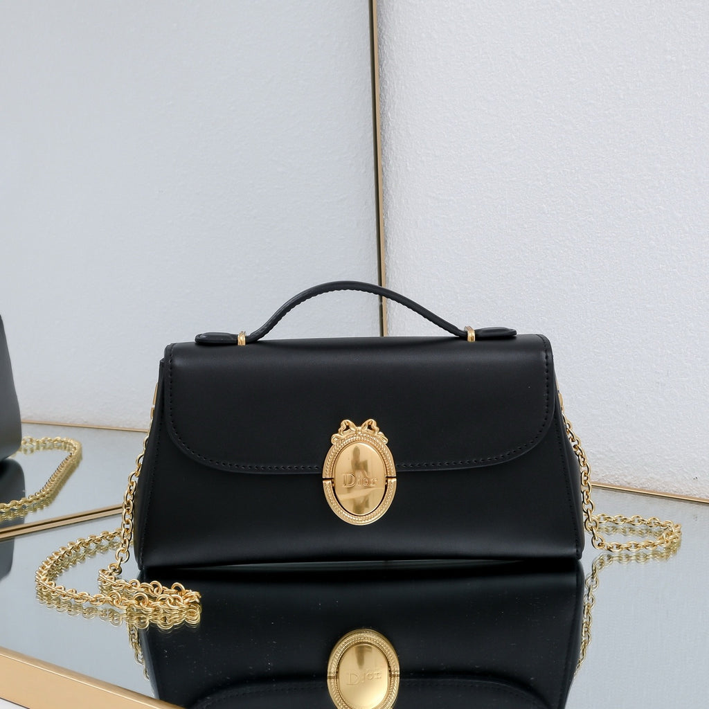 Medaillon Crossbody Bag | French Oval Design